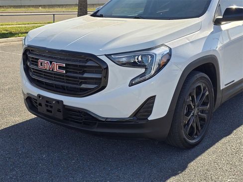 Used 2021 GMC Terrain SLE w/ Elevation Edition image 10