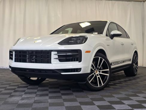 Certified 2025 Porsche Cayenne E-Hybrid Coupe AWD/4WD image 1