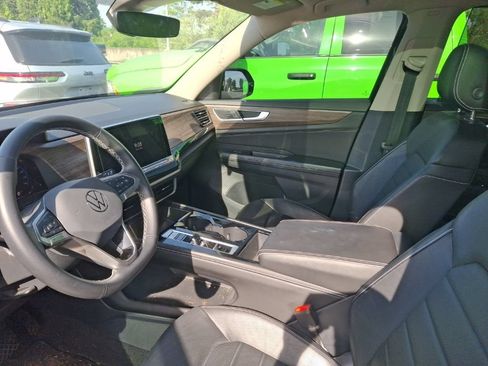 Used 2024 Volkswagen Atlas SEL AWD/4WD image 9