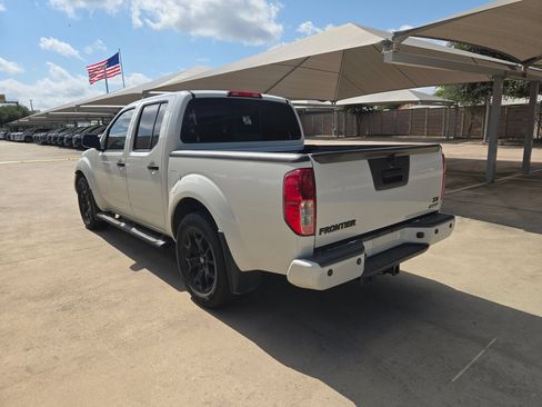 Certified 2021 Nissan Frontier SV w/ Midnight Edition Floor Mats RWD image 5