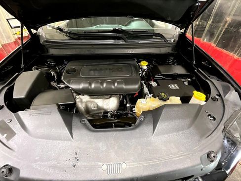 Used 2019 Jeep Cherokee Latitude Plus image 31