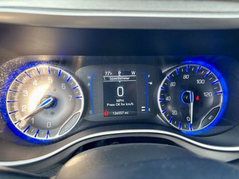 Used 2020 Chrysler Pacifica Touring-L AWD/4WD image 31