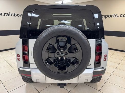 Used 2022 Land Rover Defender 110 SE image 5