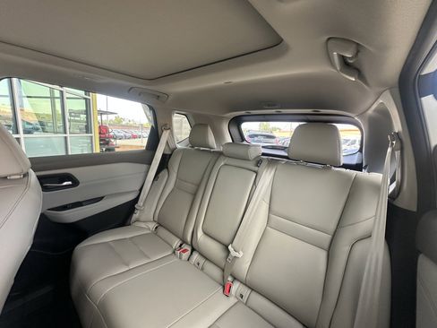 Used 2023 Nissan Rogue SL image 40