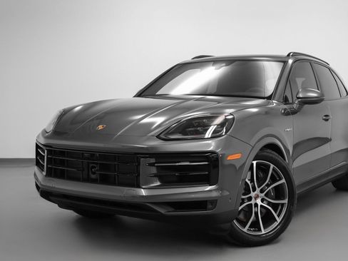 New 2026 Porsche Cayenne image 7