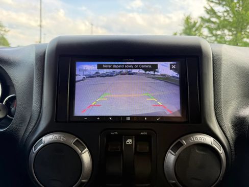 Used 2018 Jeep Wrangler Sport AWD/4WD image 27