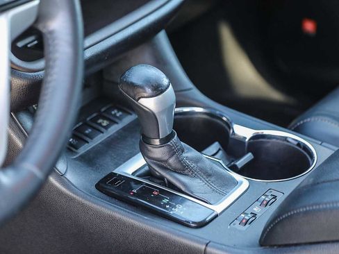 Used 2016 Toyota Highlander Limited image 21