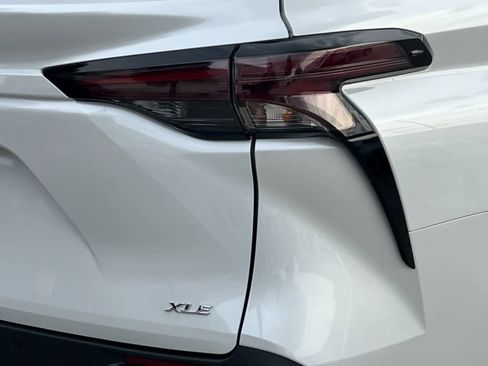 Used 2026 Toyota Sienna XLE image 28