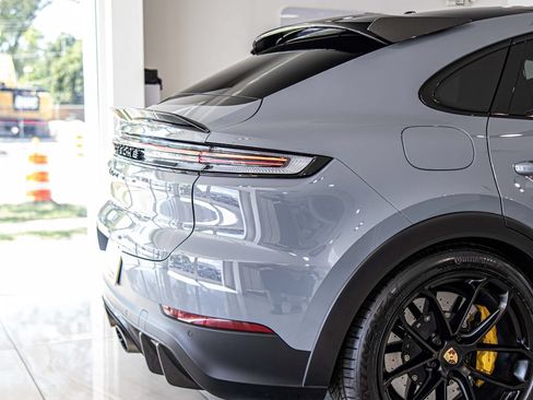 Used 2024 Porsche Cayenne Turbo GT AWD/4WD image 12