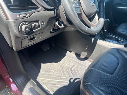 Used 2019 Jeep Cherokee Limited AWD/4WD image 18