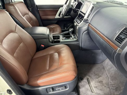 Used 2016 Toyota Land Cruiser AWD/4WD image 30