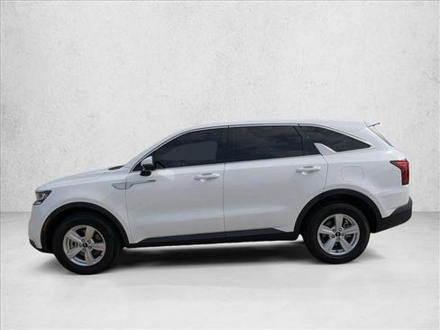 Used 2023 Kia Sorento LX image 8
