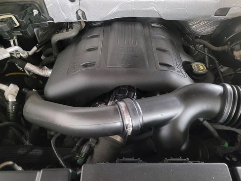 Used 2017 Ford Expedition XLT image 30