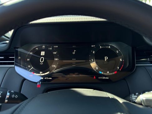 New 2025 Land Rover Range Rover Long Wheelbase SE image 12