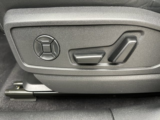 Used 2025 Audi Q5 Premium Plus w/ Premium Plus AWD/4WD image 12