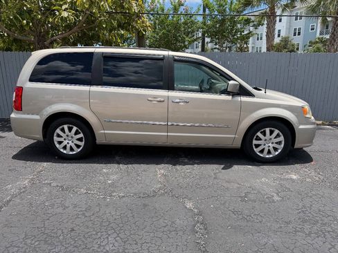 Used 2013 Chrysler Town & Country Touring FWD image 2