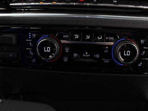 New 2026 Chevrolet Silverado 1500 High Country w/ High Country Premium Package AWD/4WD image 8