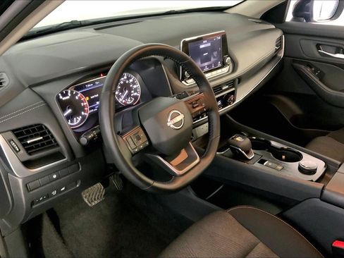 Used 2025 Nissan Rogue SV AWD/4WD image 14