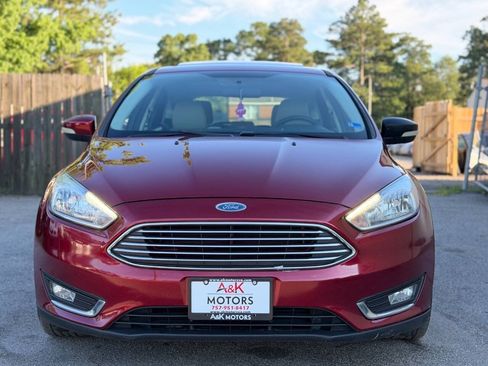 Used 2016 Ford Focus Titanium FWD image 3