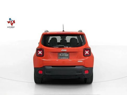 Used 2017 Jeep Renegade Latitude FWD image 7