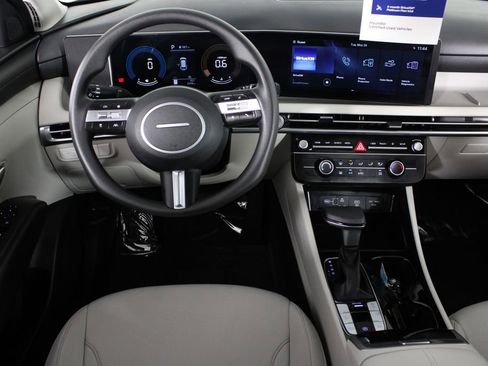 Certified 2026 Hyundai Tucson SE FWD image 8