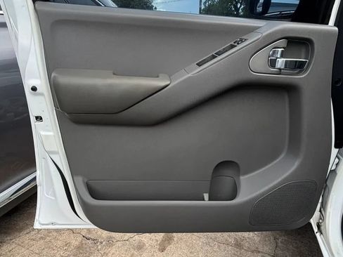 Used 2012 Nissan Frontier SV RWD image 17