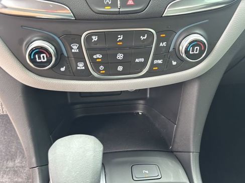 Used 2024 Chevrolet Equinox LT FWD image 27