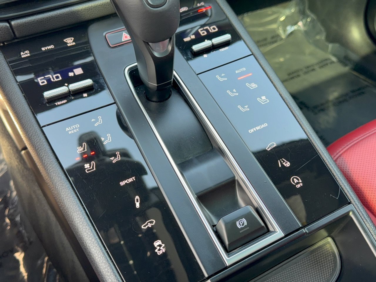 Certified 2024 Porsche Macan S AWD/4WD image 21