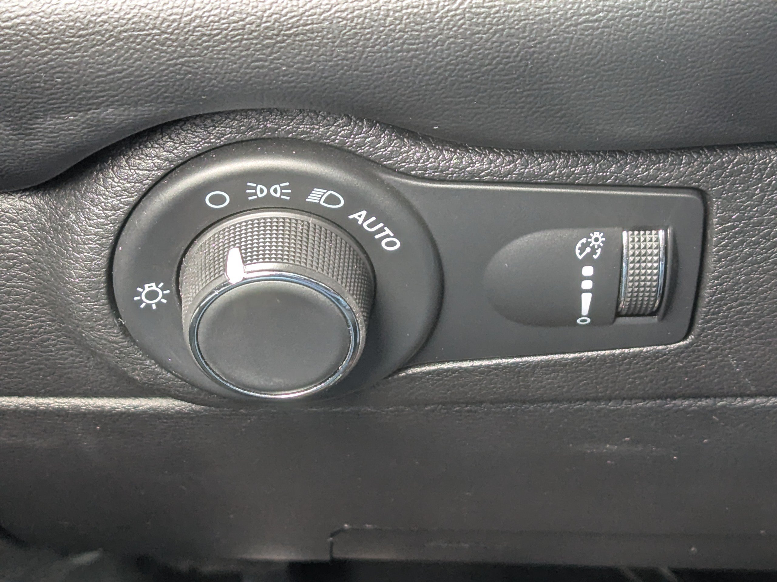 Used 2025 Dodge Durango GT AWD/4WD image 31