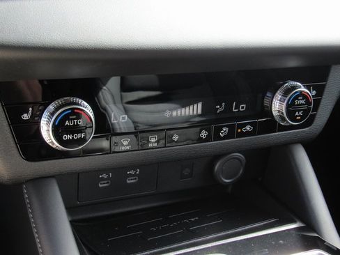 New 2025 Mitsubishi Outlander SE image 19