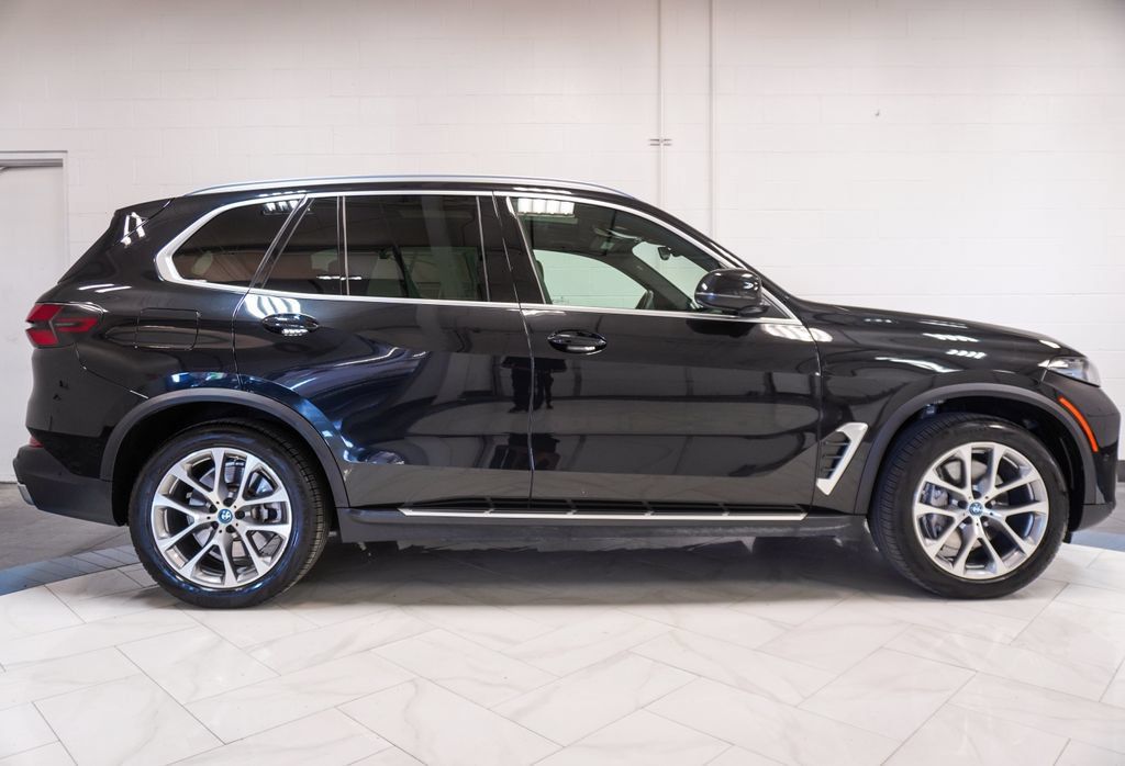 Used 2025 BMW X5 xDrive50e AWD/4WD image 33
