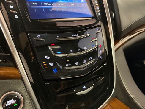 Used 2020 Cadillac Escalade Luxury AWD/4WD image 36