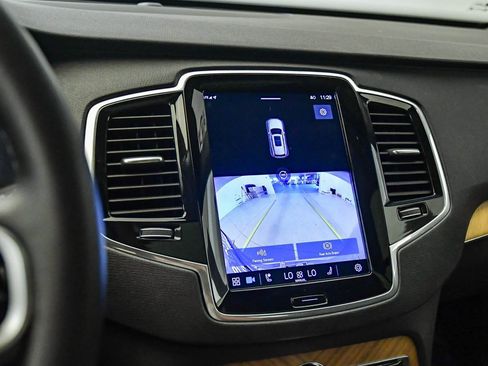 Certified 2025 Volvo XC90 B6 Plus image 29