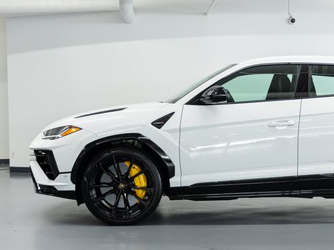 Used 2024 Lamborghini Urus S AWD/4WD image 16