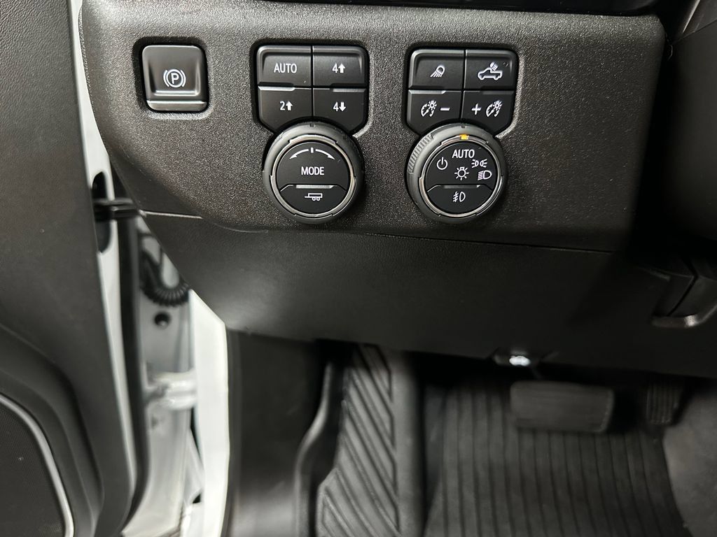 Used 2025 Chevrolet Silverado 1500 RST AWD/4WD image 33