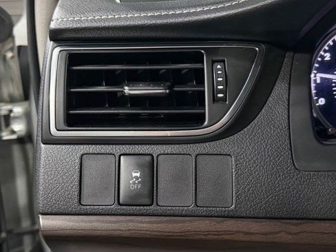 Used 2017 Toyota Camry XLE image 27