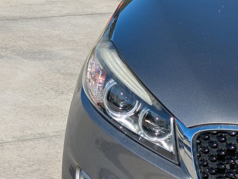 Used 2017 Kia Sorento EX image 7