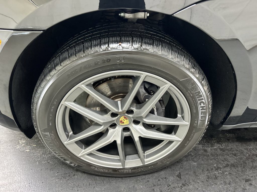 Certified 2026 Porsche Macan Turbo AWD/4WD image 8
