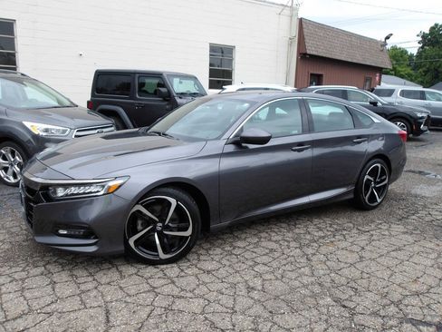 Used 2019 Honda Accord Sport image 2