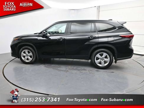 Used 2023 Toyota Highlander LE AWD/4WD image 17