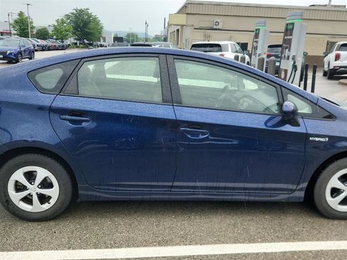 Used 2015 Toyota Prius Two FWD image 3
