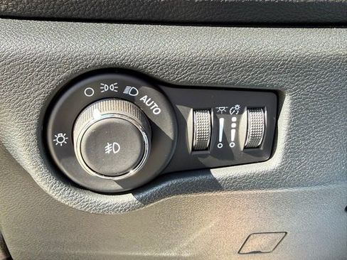 New 2025 Chrysler Pacifica Limited image 12