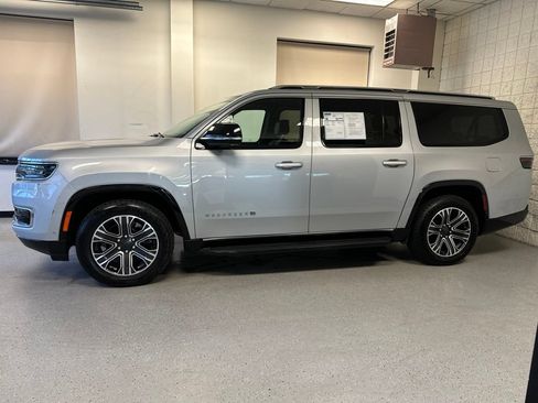 Used 2024 Jeep Wagoneer L Series II w/ Flexible Seating Group AWD/4WD image 47