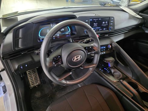 Certified 2025 Hyundai Elantra Sport FWD image 24