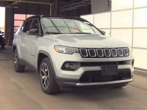 Used 2025 Jeep Compass Limited AWD/4WD image 4
