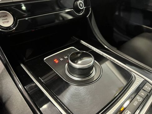Used 2018 Jaguar XE Premium image 34
