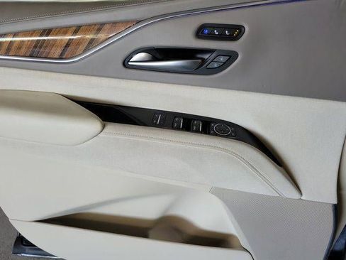 Certified 2023 Cadillac Escalade ESV Premium Luxury Platinum image 17