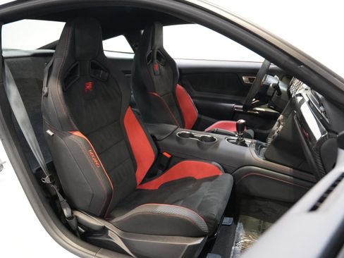 Used 2019 Ford Mustang Shelby GT350R w/ GT350R Equipment Group 920A RWD image 28