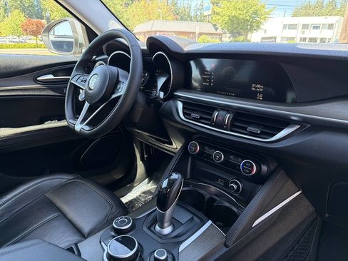 Used 2018 Alfa Romeo Stelvio Ti AWD/4WD image 20