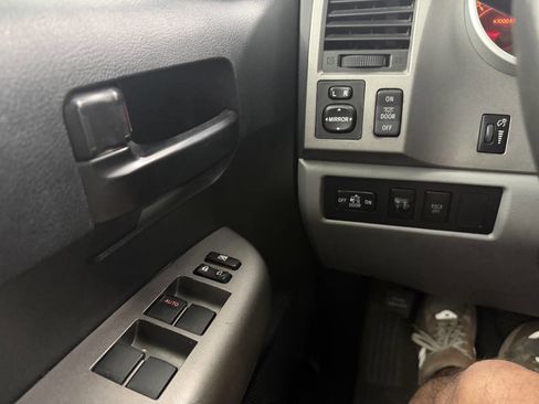 Used 2011 Toyota Tundra 4x4 Double Cab w/ Tow Pkg image 28